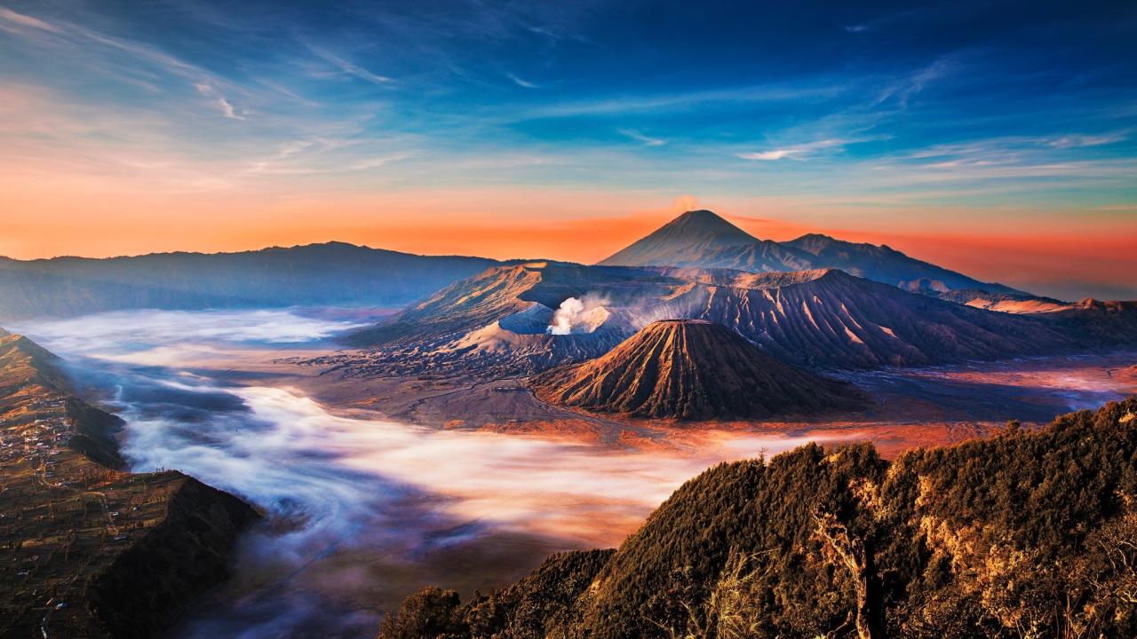 Mendaki, Menyelam, Menyatu dengan Alam: Destinasi Alam Indonesia yang Keren Abis