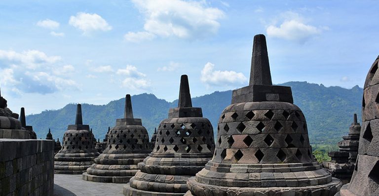 Wisata Sejarah Indonesia yang Tetap Keren Buat Anak Muda